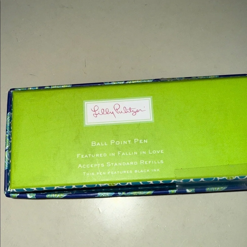 Lilly Pulitzer 12 correspondence cards & 14 envelopes +pen in Fallin in love